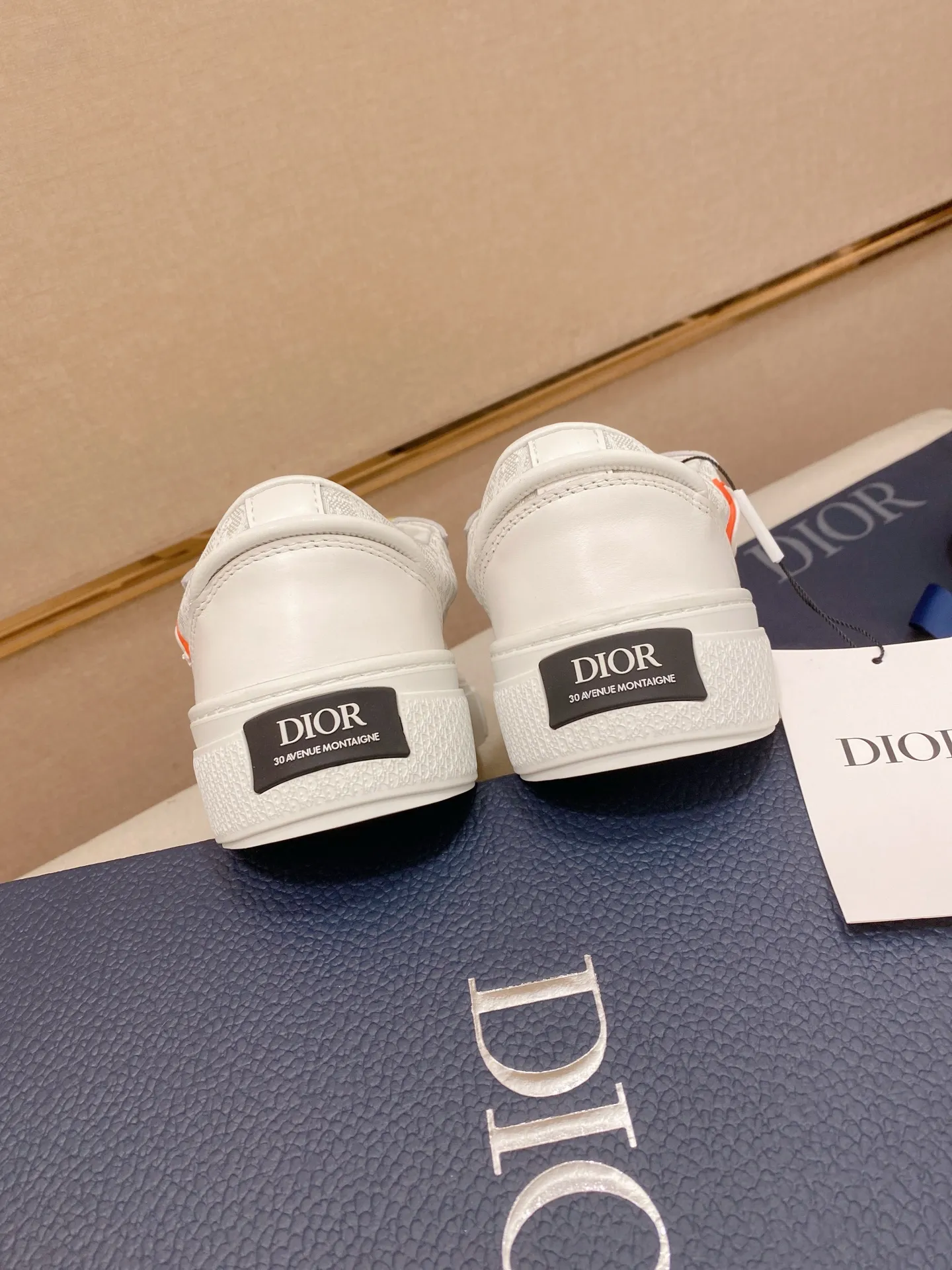 Factory price: 300 Men's shoes 💰[Dior·Dior] Top 🔍Couple style 💏🔍New casual sports style couple shoes, new four-season design, perfect workmanship, lace-up lazy style to create cabinet quality, upper: imported first-layer cowhide, sheepskin lining is soft and comfortable, ultra-light TPU wear-resistant outsole, simple, versatile fashion men's shoes, excellent color code number 35--44